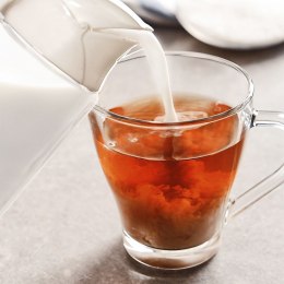 Mlecznik Dzbanek na Mleko Szklany 235 ml z Pokrywką na Sprężynce ORION