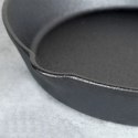 Patelnia na Gaz Indukcja Żeliwna z Nakładką Silikonową Solidna VILDE 30 cm