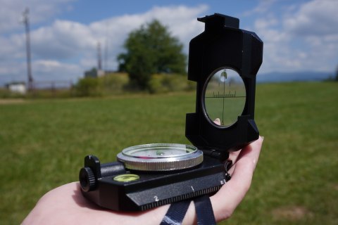 Kompas Buzola Buzdygan Wojskowy Wielofunkcyjny KUBISPORT 10 x 6,5 x 8 cm